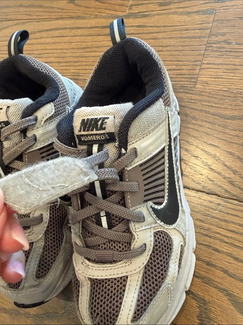 Nike Kids black  and Gray Vomero 5 Sneakers